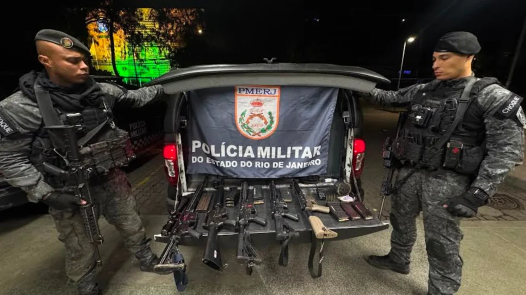 Armas apreendidas no Muzema