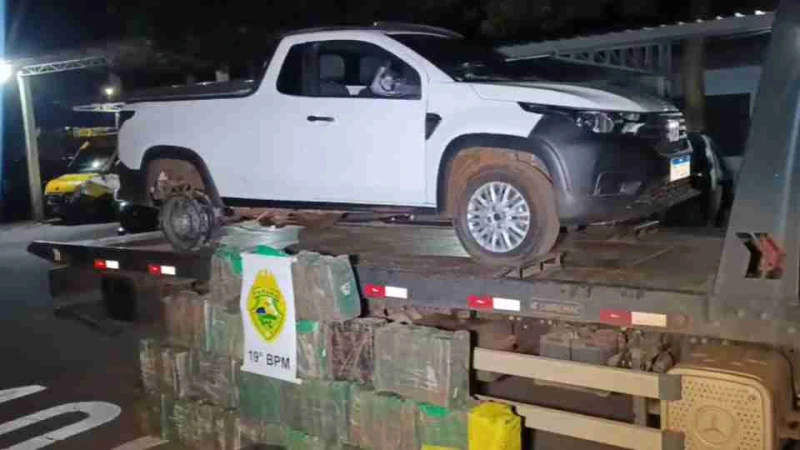 Suspeito Foge e Deixa Picape com 355kg de Maconha em Alta Velocidade