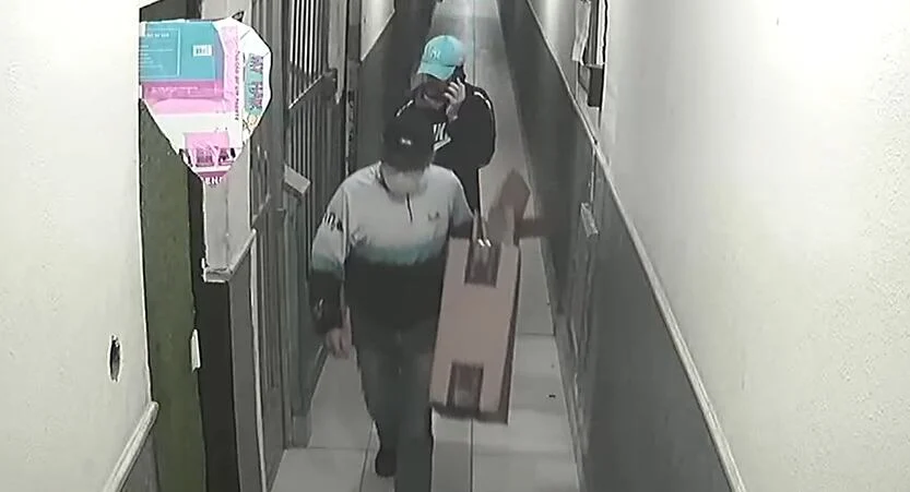 Criminosos Arrombam Salão de Beleza