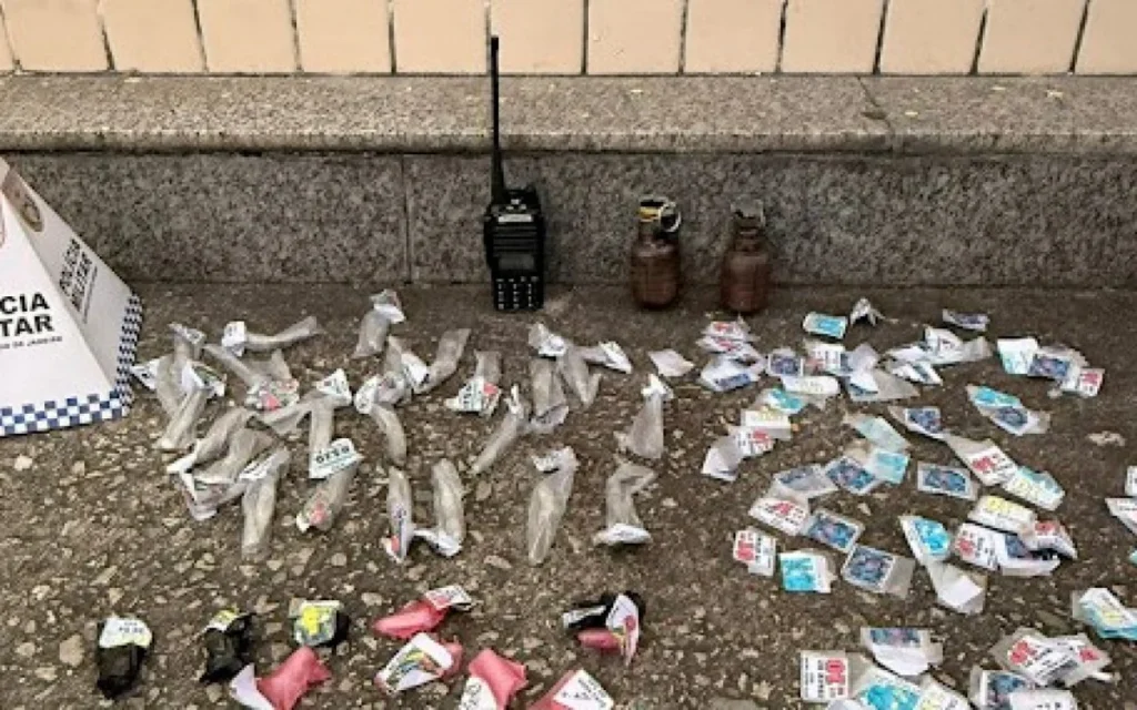 Polícia apreende granadas e drogas em Nova Iguaçu