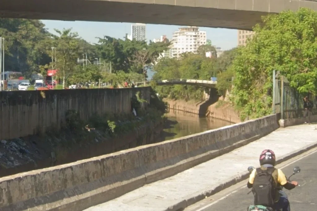Mulher Resgatada de Rio Tamanduateí na Madrugada