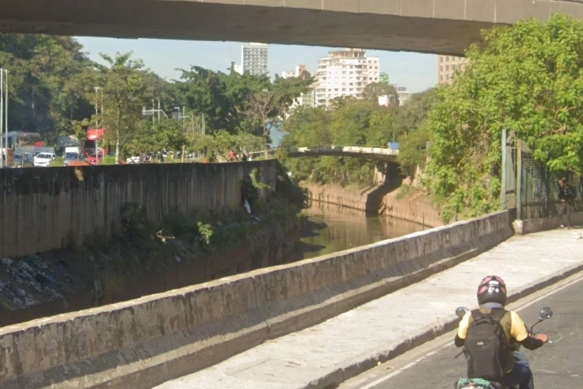 Mulher Resgatada de Rio Tamanduateí na Madrugada