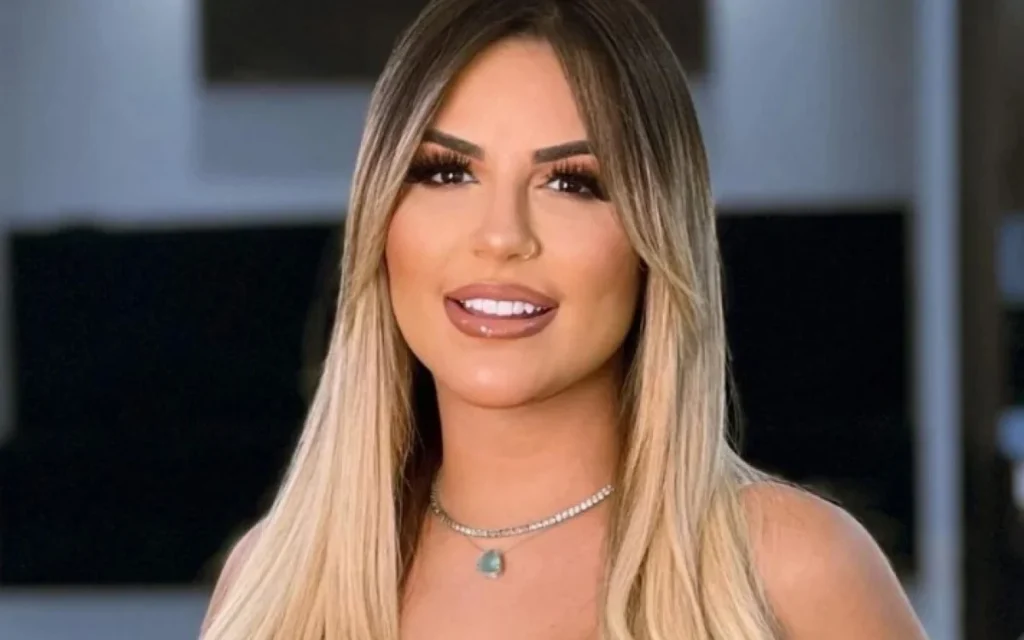 Deolane Bezerra
