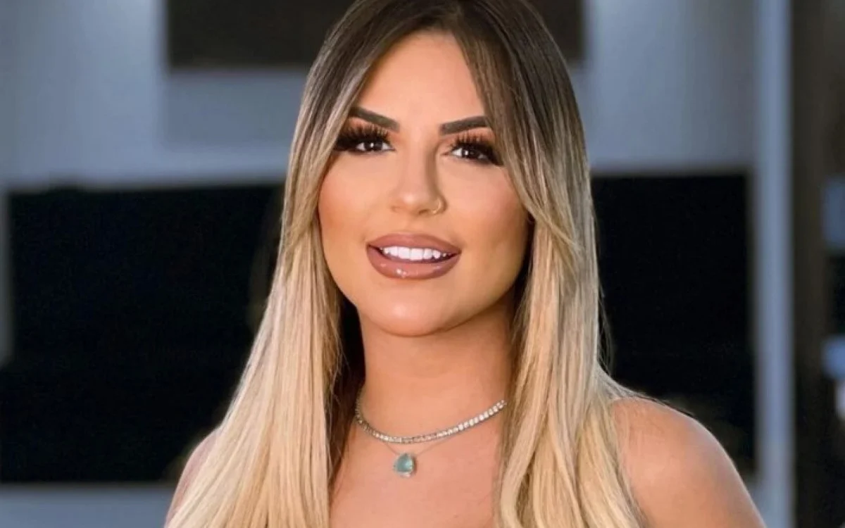 Deolane Bezerra