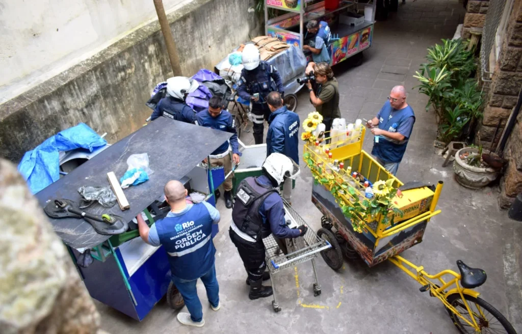 Copacabana Vê Depósitos Ilegais Fechados