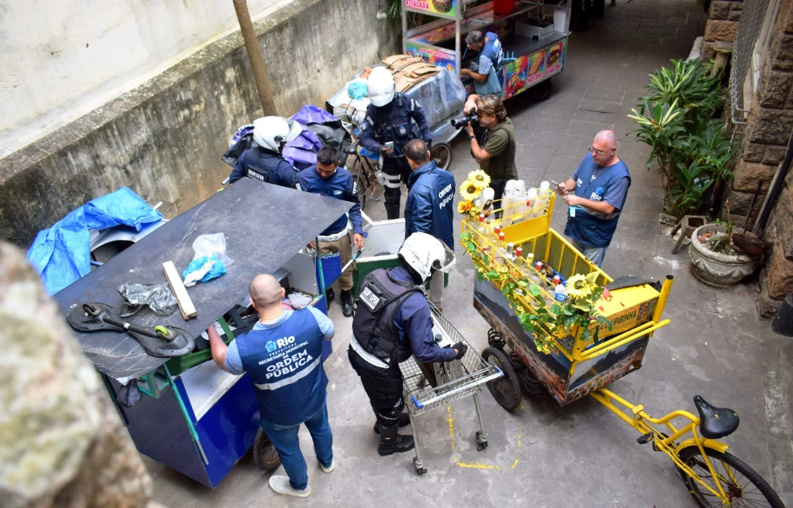 Copacabana Vê Depósitos Ilegais Fechados