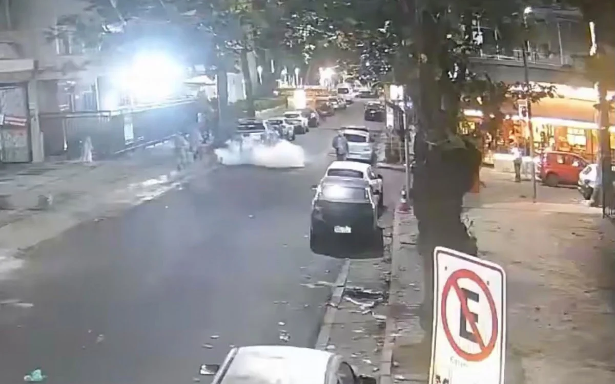 Carro da Prefeitura de Copacabana Atacado com Coquetel Molotov