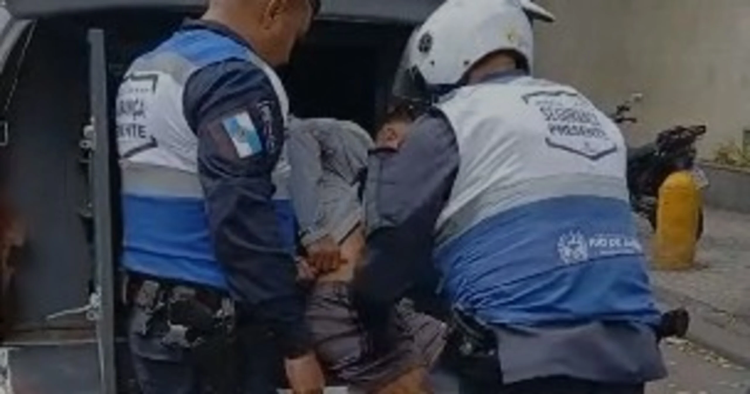 Homem é preso após esfaquear