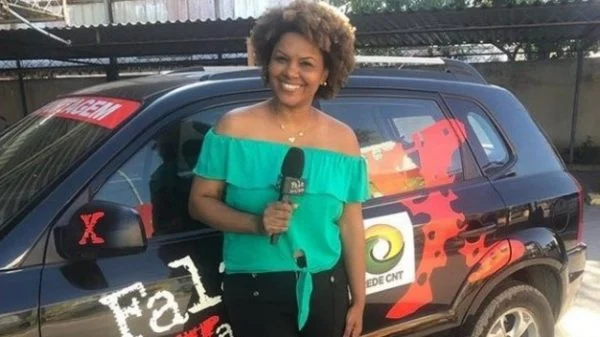 Jornalista Julie Alves