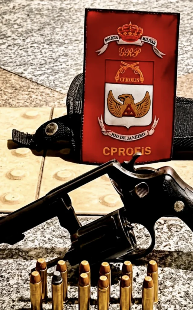Câmeras de Segurança fragram armas