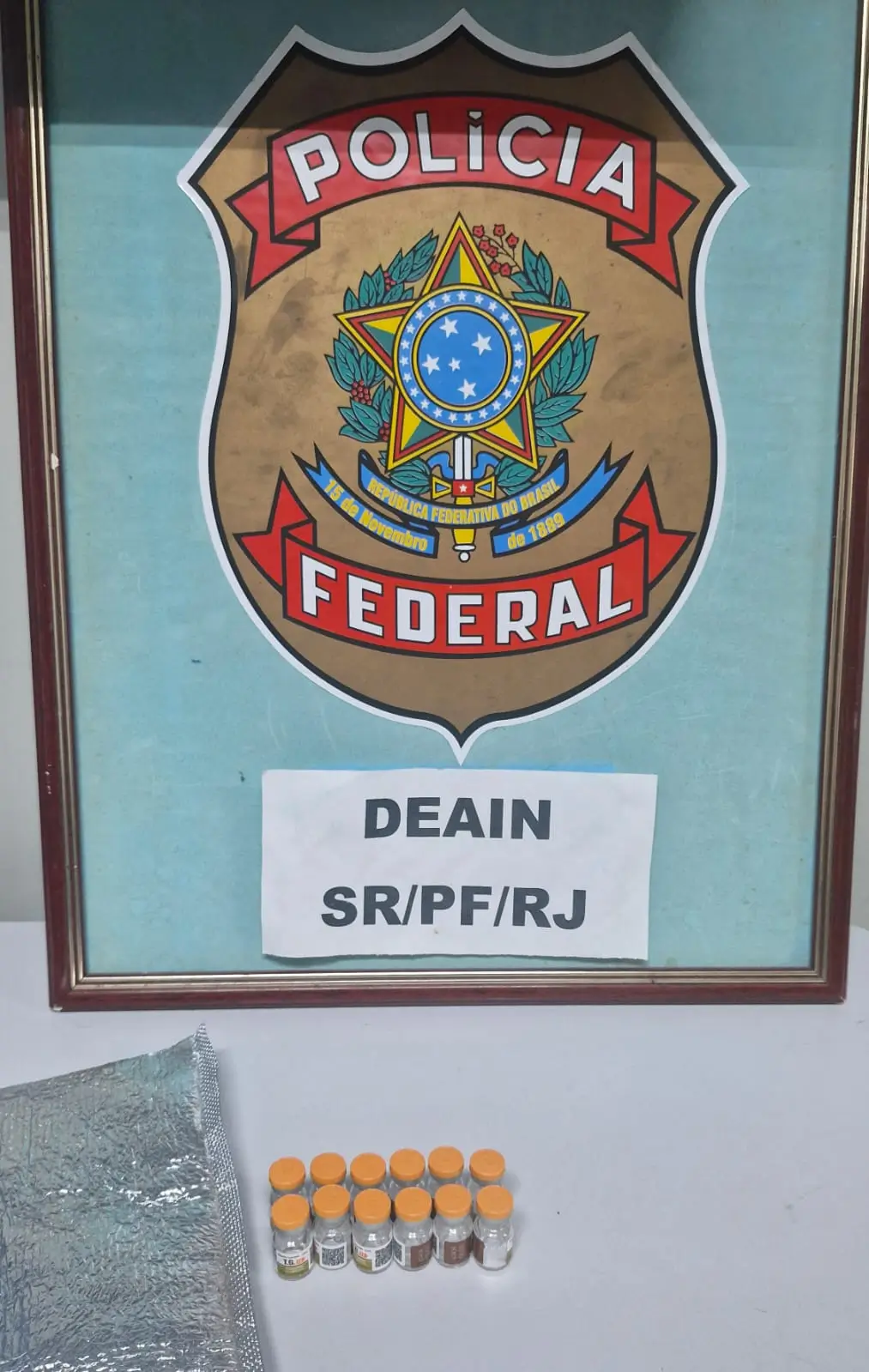 Polícia Federal apreende remédios para emagrecimento na bagagem de passageiro no Galeão