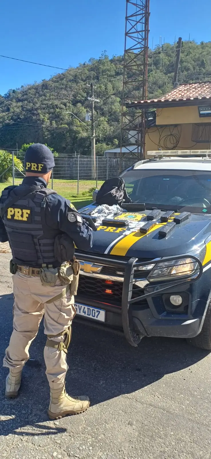 PRF e PM apreendem maconha e ecstasy em Casimiro de Abreu