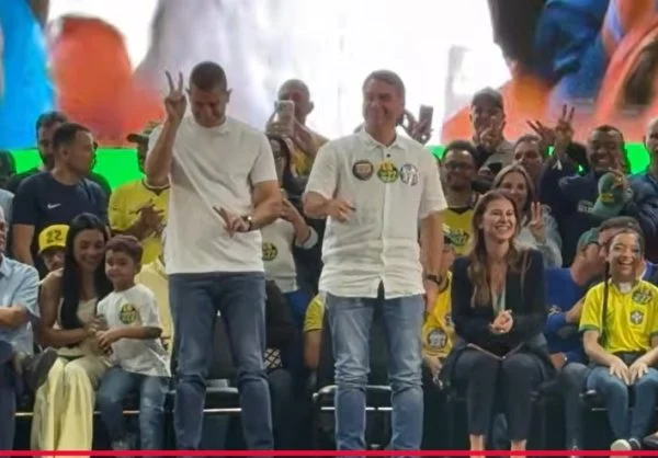 Flávio Bolsonaro Radicaliza Discurso