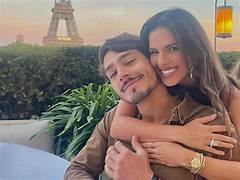 Mariana Rios oficializa noivado com Juca Diniz