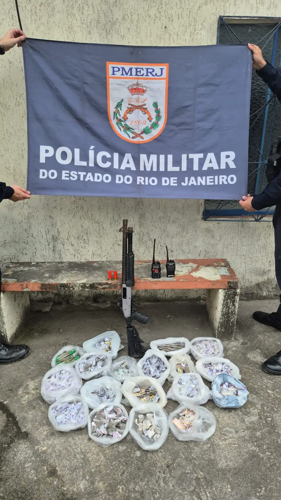 PM prende cinco criminosos do Comando Vermelho