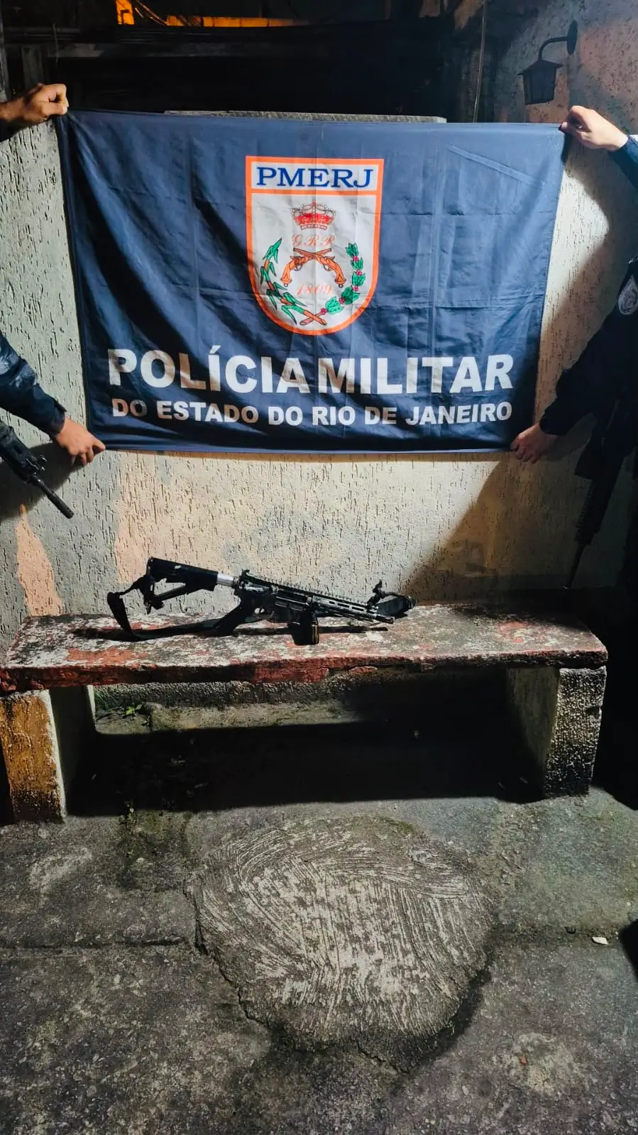 fuzil apreendido em São Gonçalo