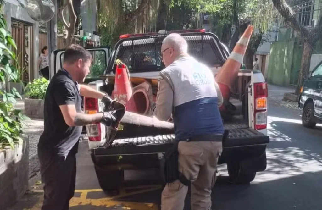 Cones em Vagas de Estacionamento