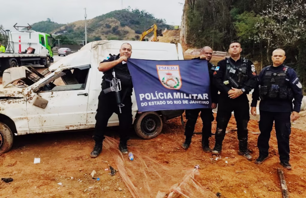furgão roubado em Queimados