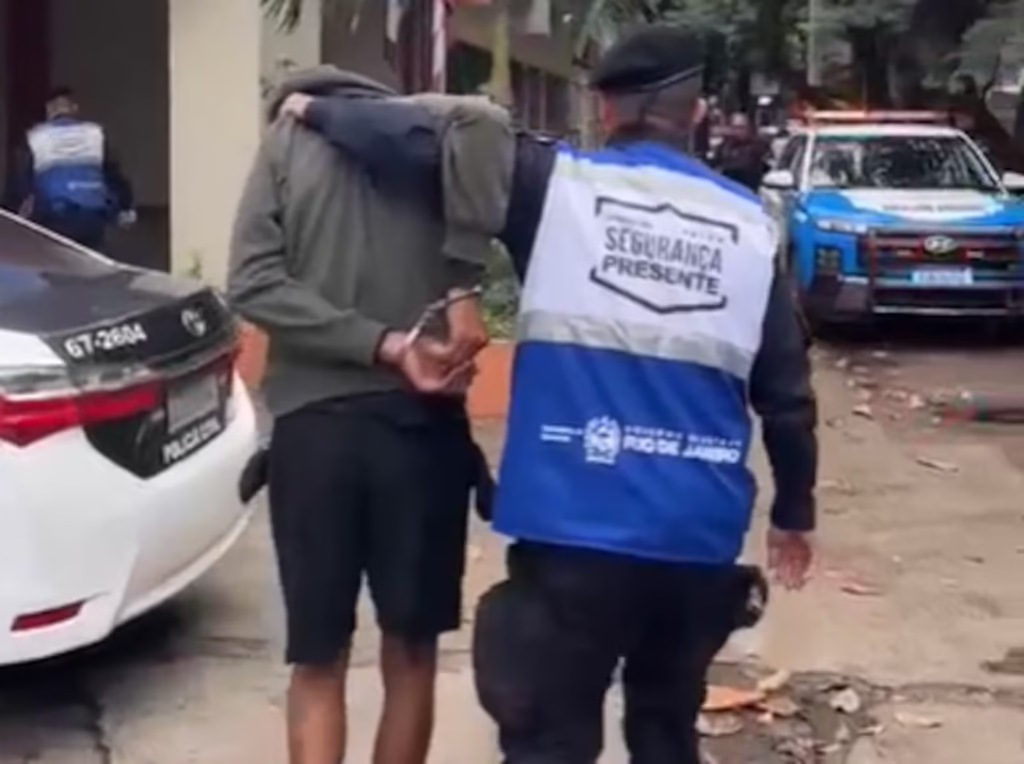 Suspeito com Réplica de Arma foi preso