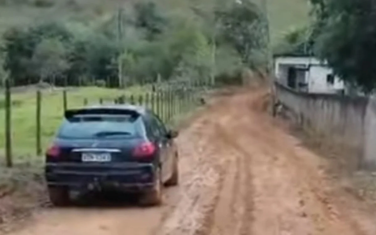 Chuva paralisa Estrada São Henry