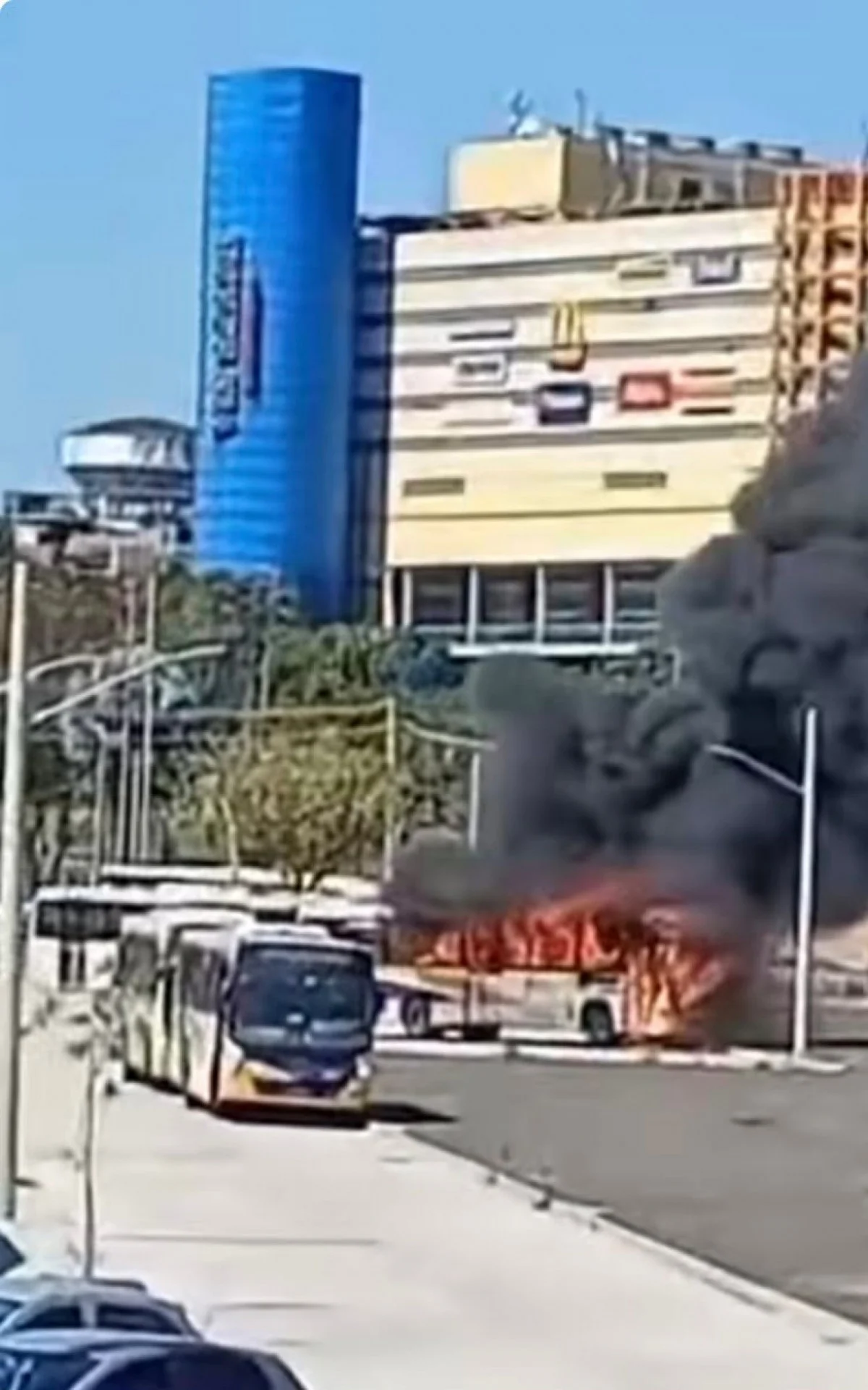 Ônibus Intermunicipal Pega Fogo em Terminal do Rio