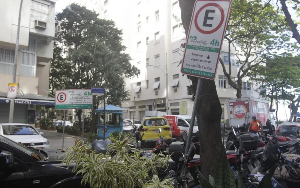 Placas do Rio Rotativo Digital em Copacabana
