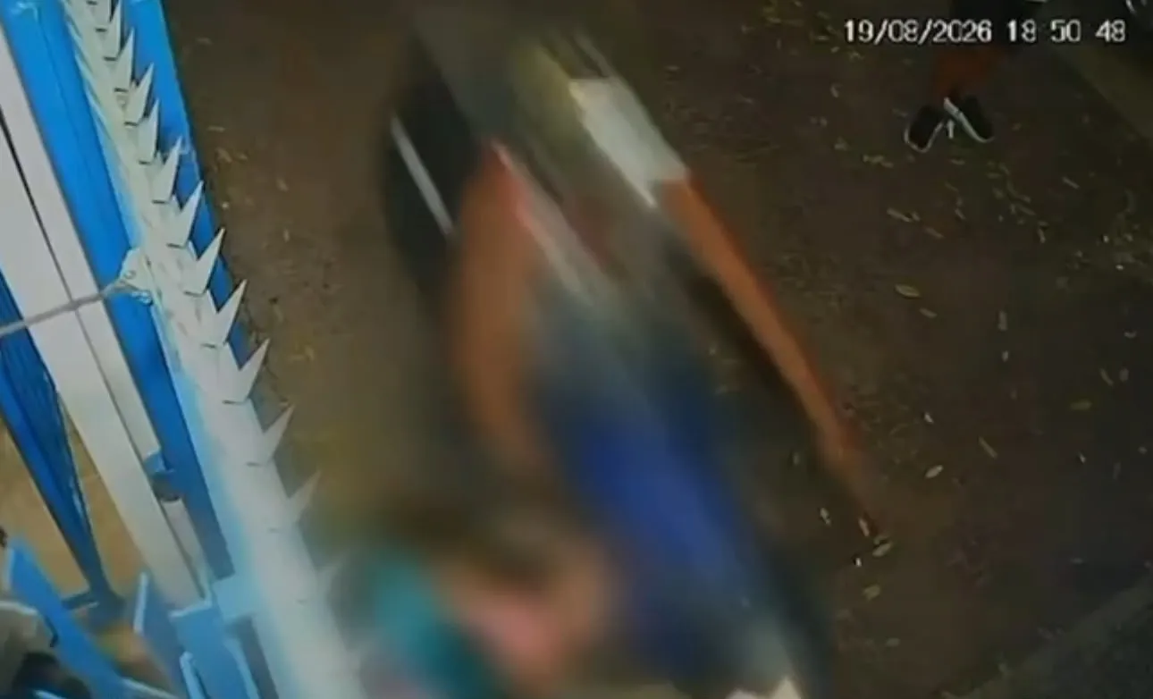Motociclista atropela menina
