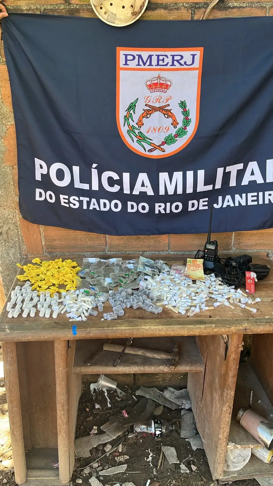 Envolvidos com o tráfico são presos escondidos em manguezal