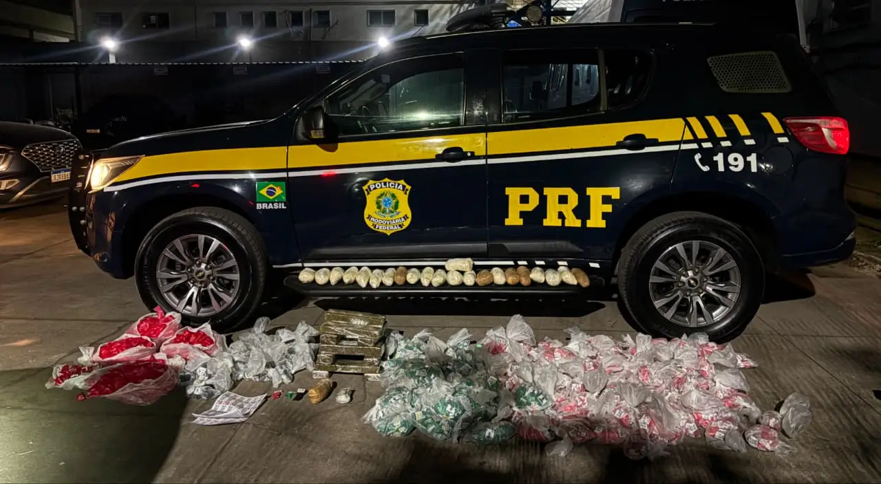 PRF apreende mais de 22kg de drogas após perseguição na Via Dutra,