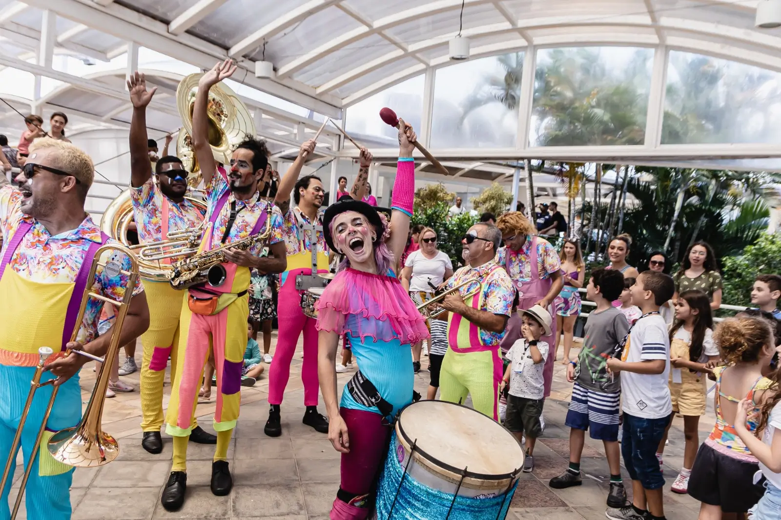 Circo, cortejo e roda de samba em homenagem a Aldir Blanc