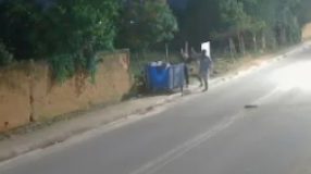 cachorro-morto-jogado-lixeira-rasa-buzios-fonte0 cachorro-morto-jogado-lixeira-rasa-buzios-fonte0