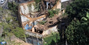 casarao-desaba-no-cosme-velho-atinge-mae-e-filha-e-sera-demolido-fonte0 casarao-desaba-no-cosme-velho-atinge-mae-e-filha-e-sera-demolido-fonte0