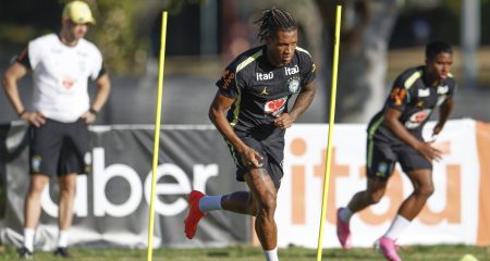 danilo-pede-paciencia-com-selecao-de-ancelotti-apos-vaias-fonte1 danilo-pede-paciencia-com-selecao-de-ancelotti-apos-vaias-fonte1