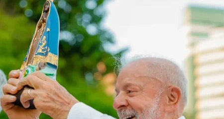 TSE ordena remoção imediata de falsa capa da Veja ligando Lula a projeto contra Nossa Senhora Aparecida e Janja