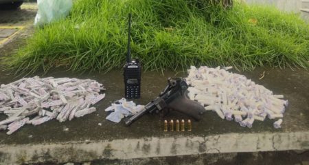 pm-apreende-pistola-e-drogas-shangrila-belford-roxo-fonte0