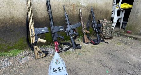 pm-prende-4-criminosos-e-apreende-5-fuzis-em-mage-fonte0 pm-prende-4-criminosos-e-apreende-5-fuzis-em-mage-fonte0