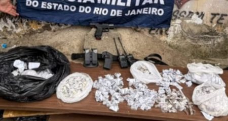 pm-prende-homem-com-pistola-drogas-corte-oito-1790797238 pm-prende-homem-com-pistola-drogas-corte-oito-1790797238