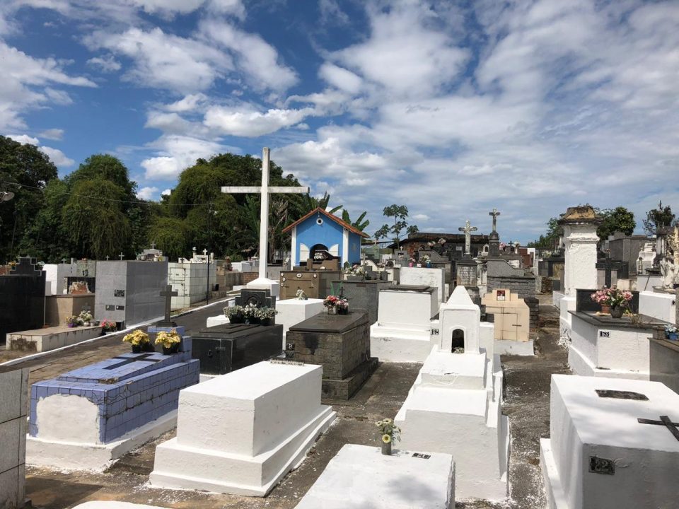 cemiterio quatis